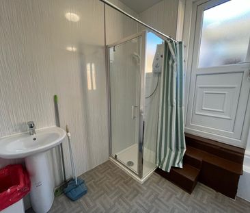 Studio Flat, Garratt Lane, SW17 - Photo 6