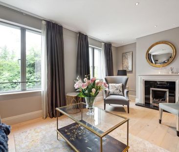 An impressive four bedroom gated terrace house, with secure undergr... - Photo 1