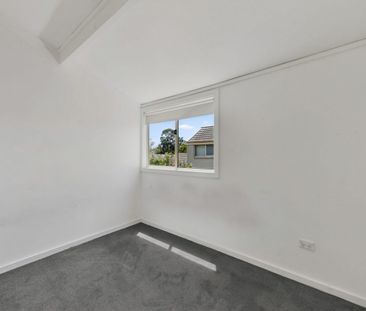 THREE BEDROOM HOUSE WITH SPACIOUS BACKYARD - Photo 2