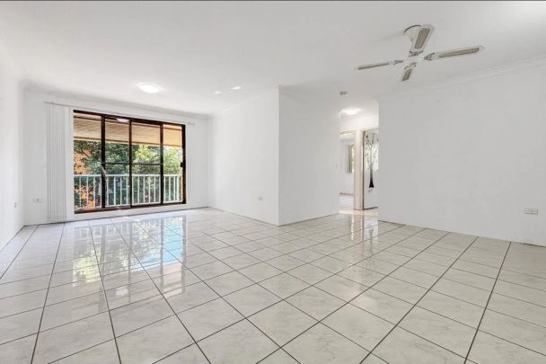 Cosy Two-Bedroom Apartment in a Prime Location - Photo 1