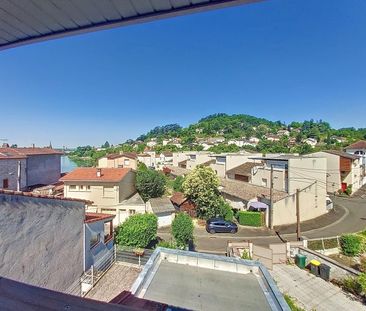 Location / Duplex - Photo 2