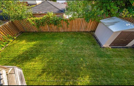 Four bedroom detached Whitby ( No basement) - Photo 2