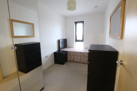 2 bedroom flat to rent - Photo 2