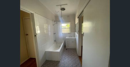 Two-bedroom unit situated just minutes from Dean Street. - Photo 4