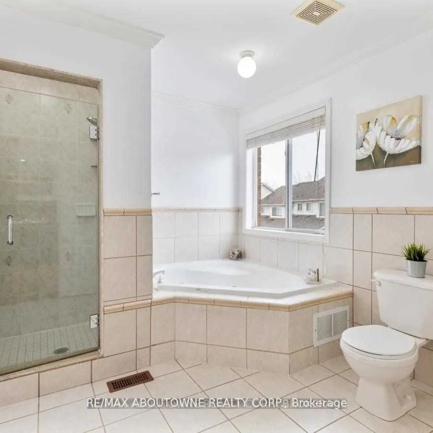 Detached Home For Lease | W9245835 - Photo 1