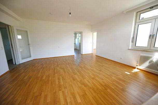 Viel Platz zum Wohnen! 5-Raum-Wohnung mit separater Küche und Balkon! - Photo 1