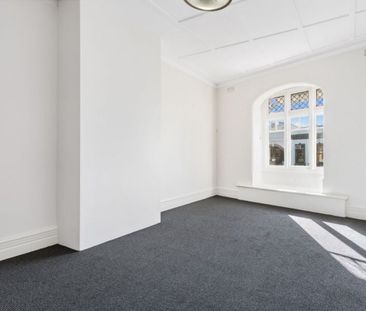 Oversized Apartment In The Heart Of Mosman Village - Photo 1