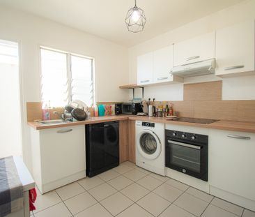 Location Appartement 4 pièces 82m² ST DENIS 97400 - Photo 3