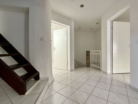 SUBENTRO AFFITTO - BEL TRIPLEX 5.5 CON MANSARDA A STABIO - Photo 4