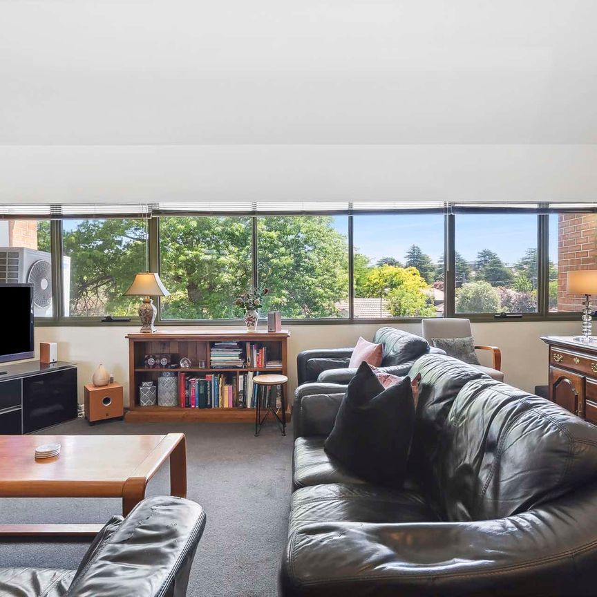 Stunning 3-Storey Kingston Townhouse - Photo 1