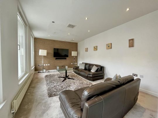 3 bedroom apartment to rent - Photo 1