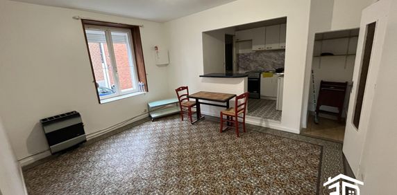 Location Appartement 2 pièces 43m² AVESNES SUR HELPE 59440 - Photo 2