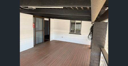 Spacious Dual-Living Family Home for Rent - Ideal for Large Families, Home Office or Shared Living! - Photo 2