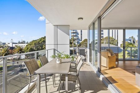 Luxury Beach Side Living - Photo 2