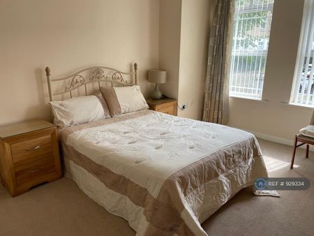 1 bedroom in a house share to rent - Photo 4