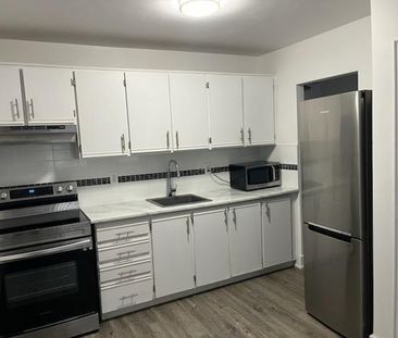 1040 Castlefield Ave - 1 Bedroom - Photo 1
