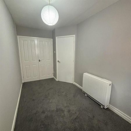 2 bedroom ground floor flat to rent - Photo 3