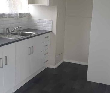 4 bedroom renovated property - Photo 2