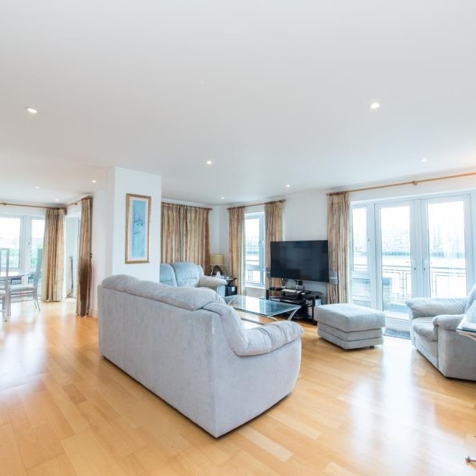 2 Bed Flat, St David's Square, E14 - Photo 1