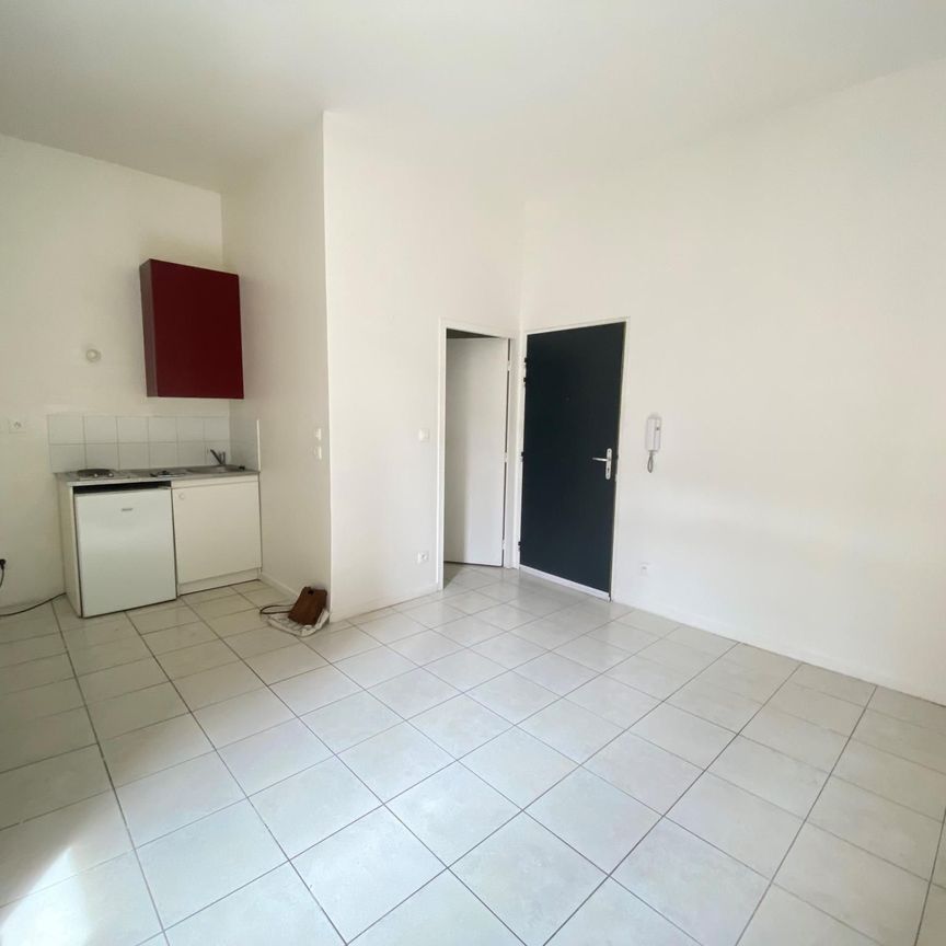 : Appartement 28.0 m² à ST ETIENNE - Photo 1