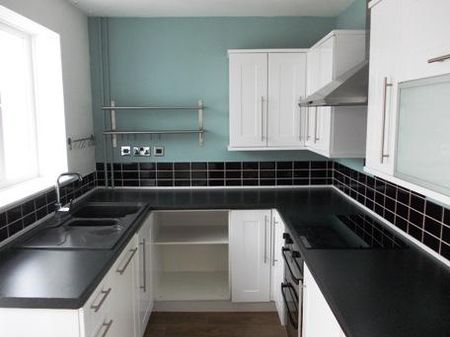 2 bedroom semi-detached house to rent - Photo 2