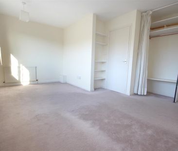 3 Bedroom Flat/Apartment To Let - Photo 4