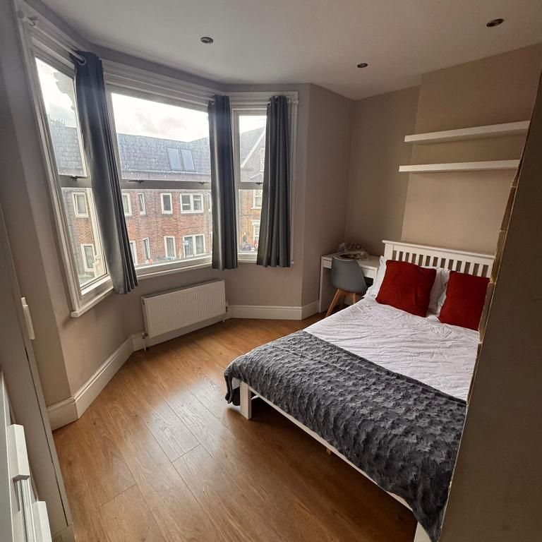 1 bedroom in a house share to rent - Photo 1