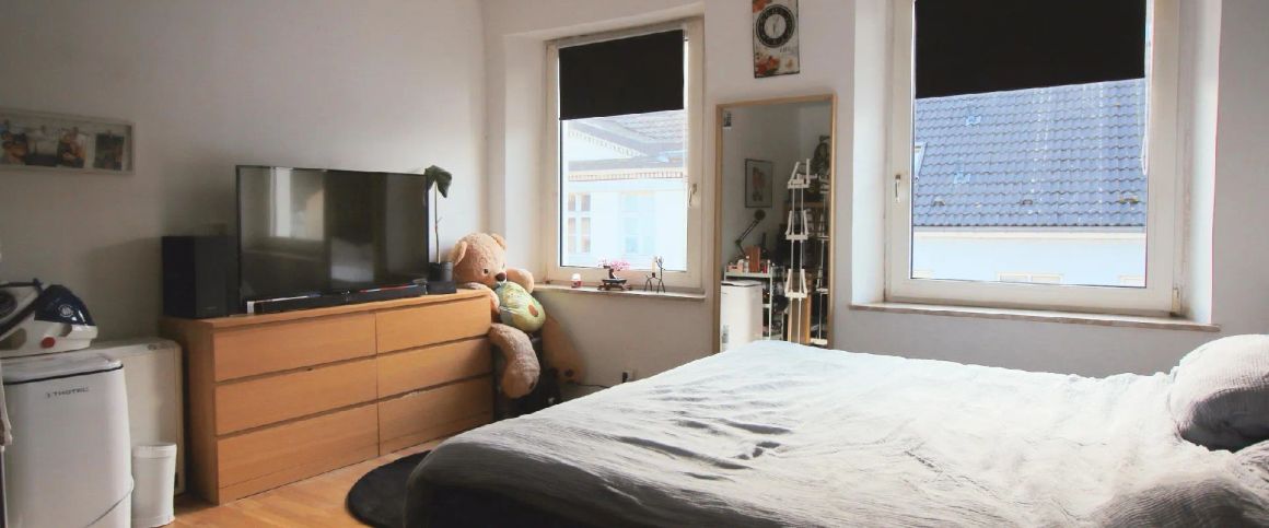 2-ZIMMER WOHNUNG IM CHARMANTEN ALTBAU AM RHEIN ZU MIETEN! - Foto 1