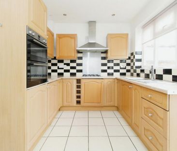 3 bedroom semi-detached house to rent - Photo 6