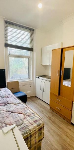 Studio to rent - Photo 1