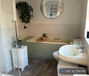 2 bedroom semi-detached house to rent - Photo 6