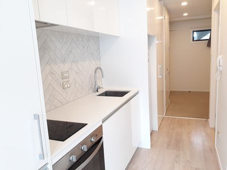 Near New One Bedroom Apartment in Central City - Photo 4