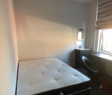 5 Bedroom End Terraced House for rent in Bennett Road - Photo 3