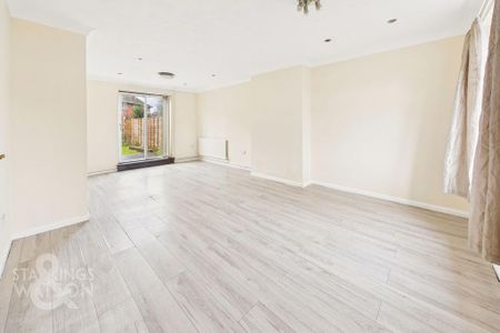 3 bedroom semi-detached house to rent - Photo 2