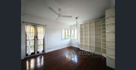 Charming Post-War Home with Lush Gardens & Multiple Living Spaces – 2 Bed | 2 Bath - Photo 5