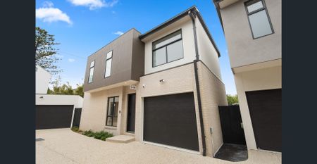 BRAND NEW LUXURY LIVING - Photo 2