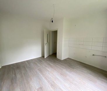 Jetzt zugreifen - günstige, renovierte 2 Zimmer Wohnung mit großer ... - Photo 1