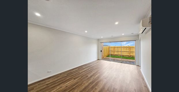 Stunning 4 Bedrooom ! - Photo 1