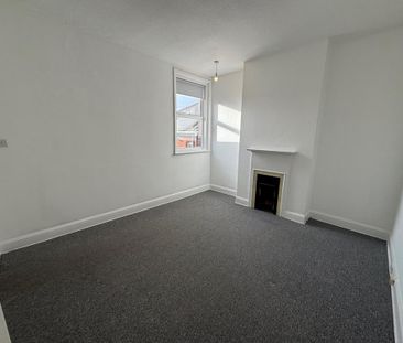 3 bedroom maisonette to rent - Photo 2