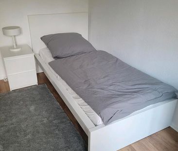 Privates Zimmer mit eigenem Bad, vollmöbliert - bezugsfertig - Photo 3