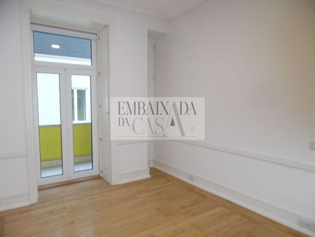 2 bedroom luxury Apartment for rent in Lisbon, Portugal - Photo 4