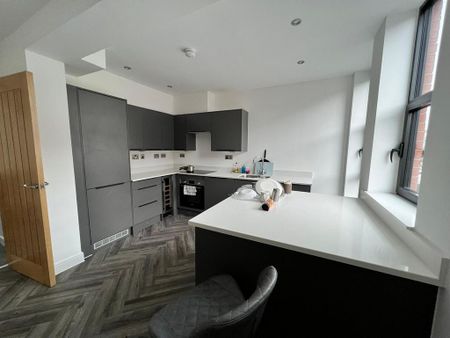 1 bedroom in a flat share to rent - Photo 3