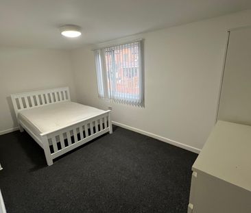 Room in a Shared House, Harrington Drive, NG7 - Photo 2