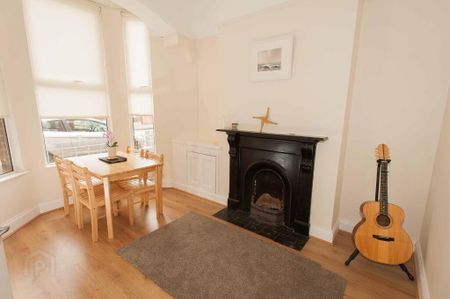 8 Adelaide Avenue, Belfast, BT9 7FY - Photo 2