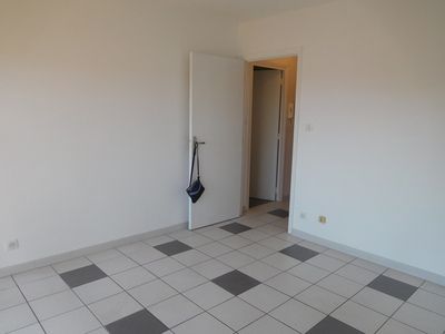 Location Appartement 1 pièce 24m² HYERES 83400 - Photo 2