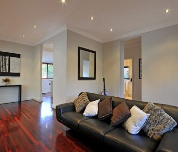 LIFESTYLE & LOCATION! - Photo 3