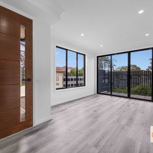 Brand New Luxury Townhouse for Lease!! - Photo 2