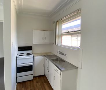 Spacious one bedroom apartment in a Small Block - Photo 2