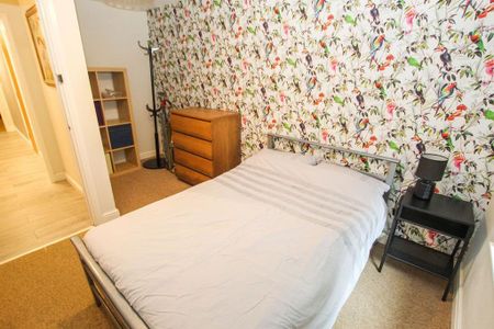 3 bedroom flat to rent - Photo 5