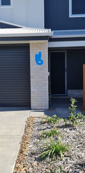 NEAR NEW 3 BEDROOM TOWNHOUSE, AVAILABLE NOW INSPECTIONS BY APPOINTMENT - Photo 1